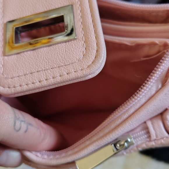 Chic Pink Quilted Crossbody Bag - Picture 6 of 7